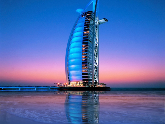 世界上最豪华的酒店，迪拜帆船酒店触目皆金(极尽奢靡)
