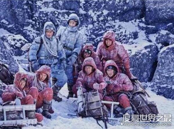 攀登者真实事件，登山队15年2登珠穆朗玛峰(承载着国家使命与信仰)