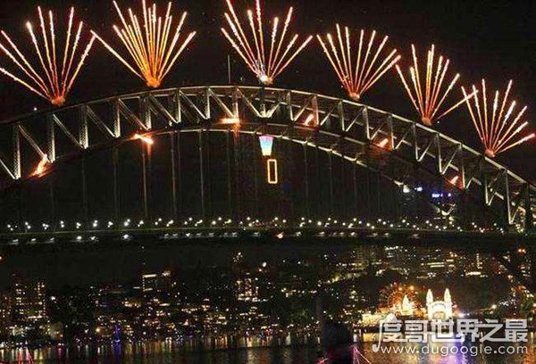 跨年夜最大乌龙，悉尼过了两遍2018(8.5万吨烟花也掩饰不住)