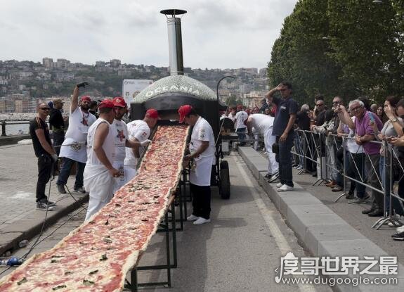 世界最长披萨，意大利厨师用2吨面粉制作出长达2000米的披萨