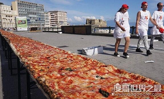 世界最长披萨，意大利厨师用2吨面粉制作出长达2000米的披萨