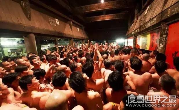 日本最奇葩的节日，裸体节(全身裸体狂奔/起源于祭祀神灵)