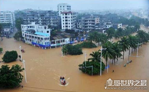 史上最强台风21级，能在海面掀起20米巨浪(常与狂风暴雨相伴)