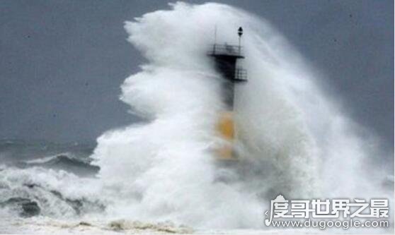 史上最强台风21级，能在海面掀起20米巨浪(常与狂风暴雨相伴)