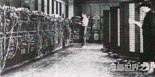 电脑是谁发明的，冯·诺依曼和图灵(两人都起到了重要作用)