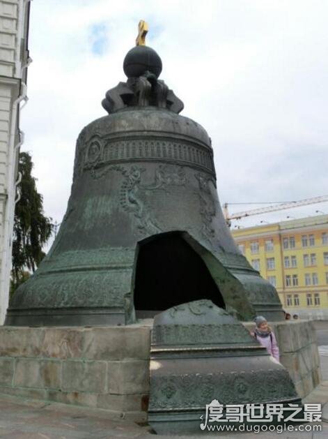 世界上最大的钟，俄罗斯沙皇钟重216吨(寒山寺大钟乃中国最大)