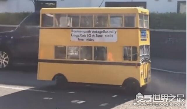 世界上最矮的巴士，宽1.2米/长1.8米(仅仅只有两个座位)