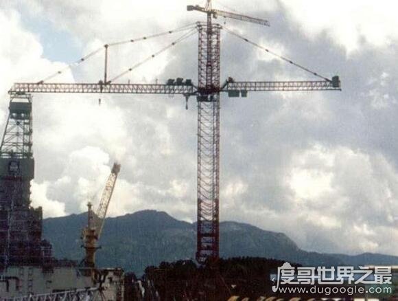 世界上最大的塔吊，D5200-240塔式起重机(起重能力达240吨)