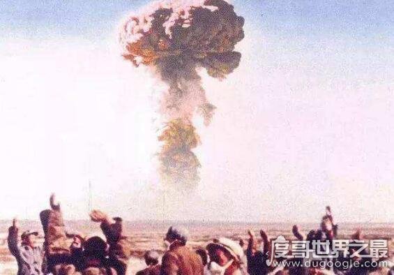 中国第一颗原子爆炸时间，1964.10.16(拥有原子弹的国家盘点)