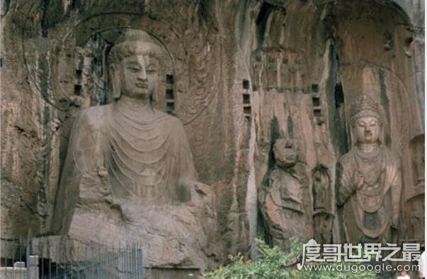 龙门石窟中的最大佛像，卢舍那大佛(也被称为“武则天”像)