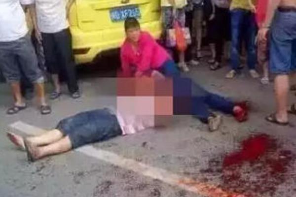 厦门广场砍人事件:两名女子被捅成重伤(歹徒被当场抓获)