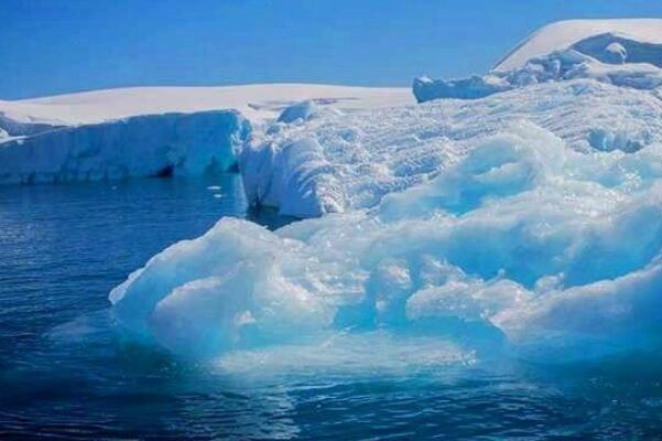 为什么海水在冬天不结冰：盐度导致海水冰点更低(难以结冰)