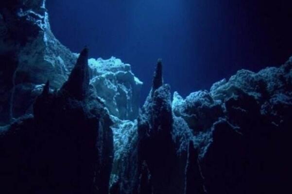 海底最深处有多深：马里亚纳海沟11034米(世界最深)