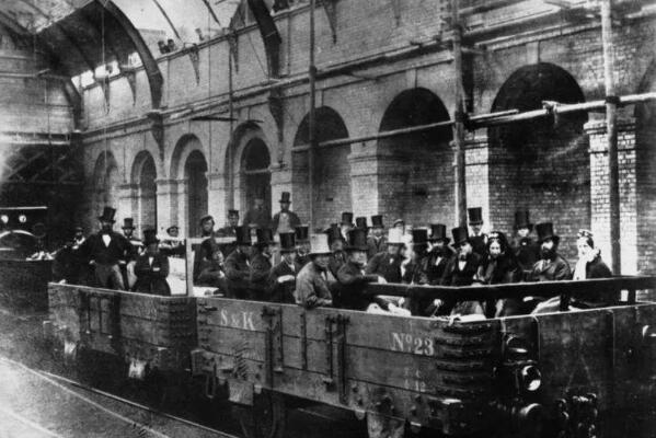 世界上第一条地铁 英国伦敦1863年的大都会地铁(长度6公里)