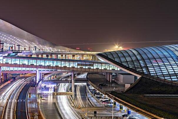 中国最大的机场:北京首都国际机场，约141万平方米