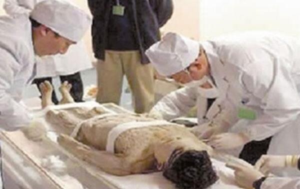 马王堆女尸恐怖事件：2000年尸体不腐，出土嘴是张开的