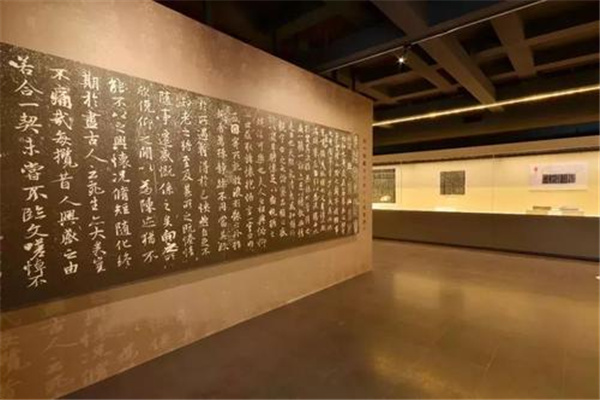 世界上最难写的字多少笔画：huang二声（共172画）