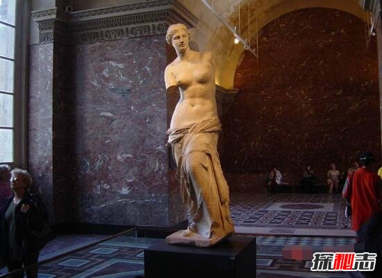 希腊女神维纳斯断臂之谜，战争中雕塑无意被砍断双臂