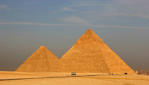 世界上最大的金字塔，胡夫金字塔(136.5米/684万吨)