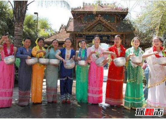 解析傣族泼水节的由来，为纪念英雄南粽布(傣历的新年)