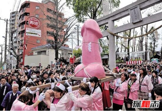 变态日本神道生育节，巨型阴茎游街/疯狂崇拜男性生殖器
