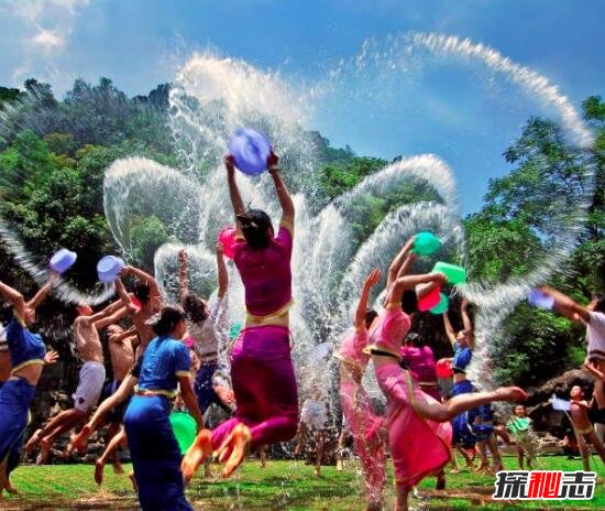 傣族最隆重的节日，泼水节(代表傣族的新年/少数民族)