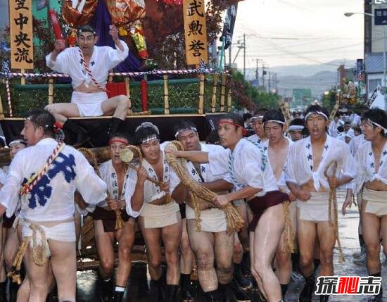 盘点日本十大奇葩节日，街上跪舔男性阴茎游街示众