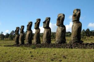 揭秘智利复活岛巨人阵之谜，复活节岛石像的诅咒至今未解