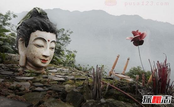 揭秘汶川地震诡异佛像之谜，寺庙都坍塌佛像却屹立不倒