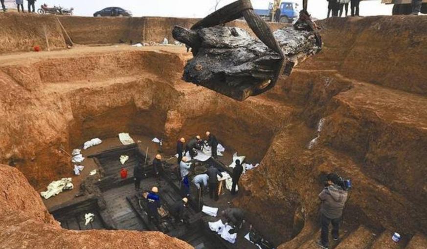 南京挖掘出的父女合葬墓穴 其中的药丸让人心惊（古墓药丸）