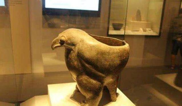 地里捡到一个陶罐当鸡饭盆 最后发现居然是国宝（鸟形陶器）