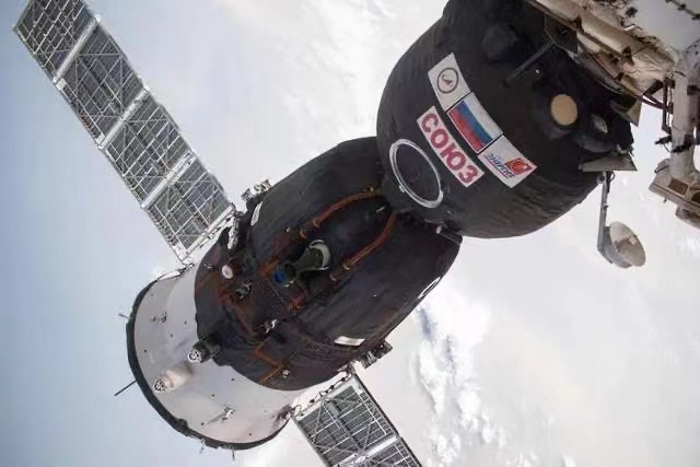 俄国损失几千万美元 MS-22无人返回 接回宇航员（飞船故障）