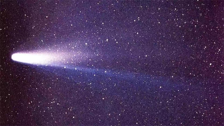 巨型彗星回归 来自太阳系外 丢下神秘碎片（神秘彗星）