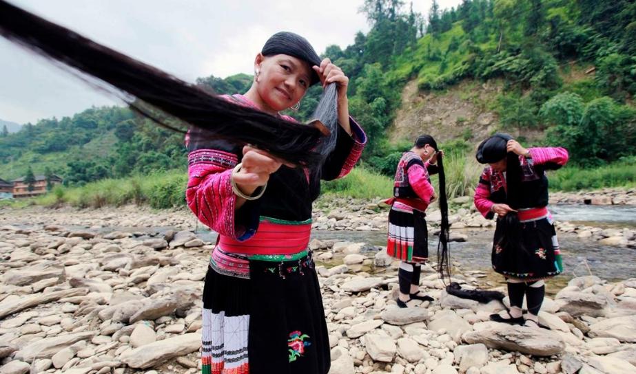 中国瑶族的长发村子 为啥女人都是长发（长发村）