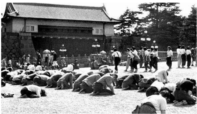 日军投降之前攻打中国神庙 进去之后被吓到跪拜（老君显灵）