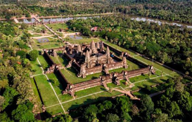 历史性时刻：英国归还珍贵高棉皇冠珠宝给柬埔寨