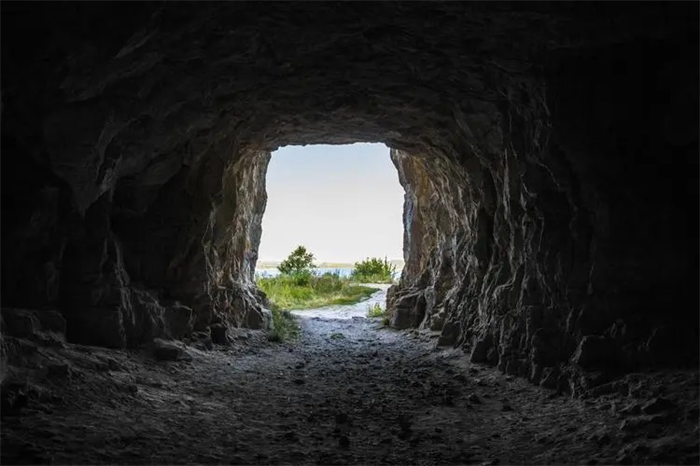 百万年前的神秘洞穴 意外开启了新的世界（确有其事）