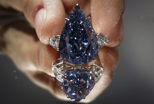 世界上最大的蓝钻，重达13.22克拉