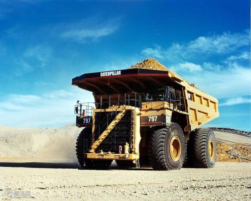 世界上最大的矿车，油耗是家用车的一百多倍（载重400吨）