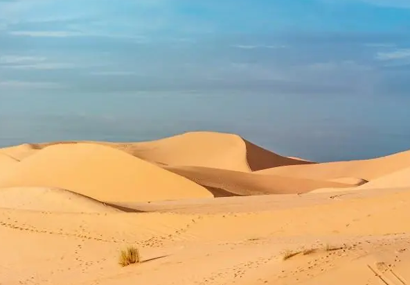 世界上最大的沙漠 坐落于非洲的撒哈拉沙漠(气候相当恶劣)