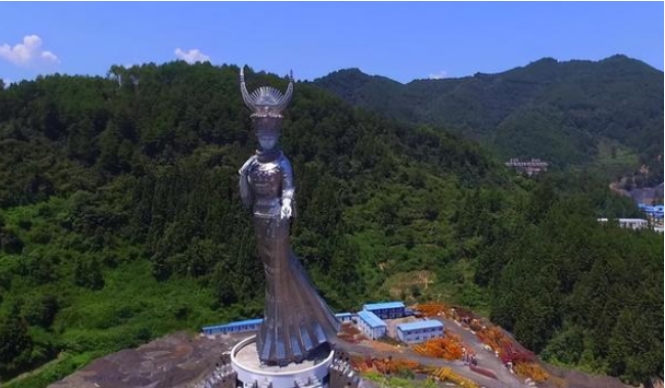 贵州小县城花费8000万打造女神像 引起人们争议（城市标志）