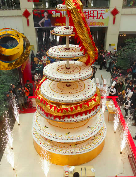 世界上最高的蛋糕，重量按吨计算的大蛋糕（你见过吗）