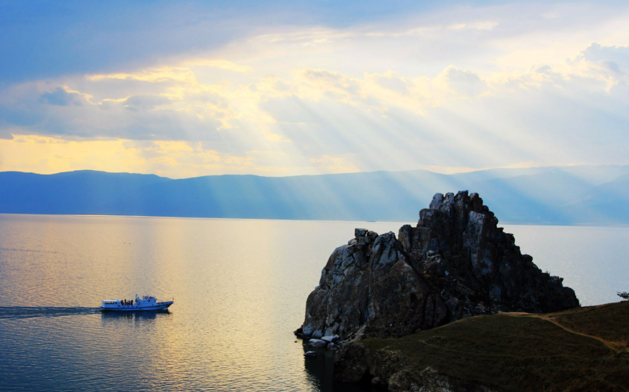 世界上最深的湖泊，被誉为西伯利亚的明珠（无比美丽）