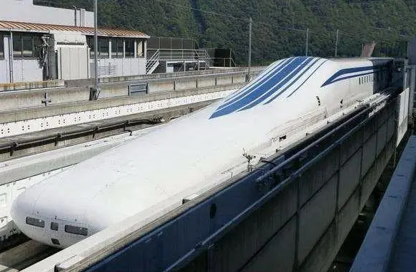 世界上最快的火车 最高时速605公里(青铜剑)