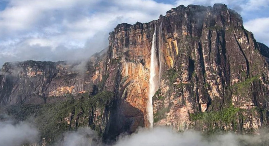 世界上最漂亮的瀑布，同时落差也十分巨大