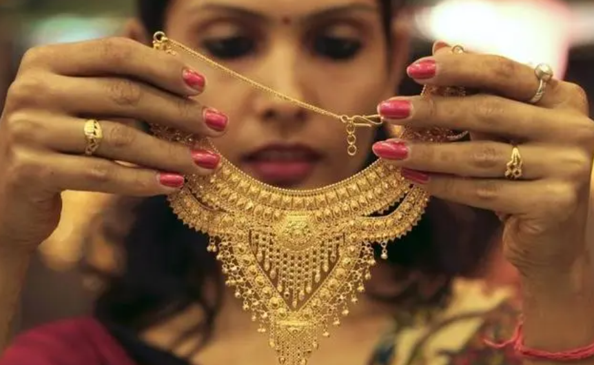 印度贫民窟里的女人 开始凭啥可以穿金戴银？（贫富差距）