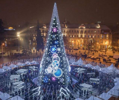 世界上最大的圣诞树，超乎想象的尺寸（惊人）