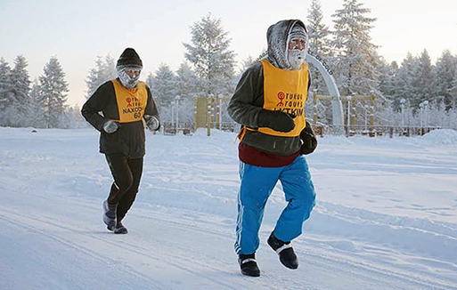 世界上最冷的马拉松比赛，连呼口气都能结冰