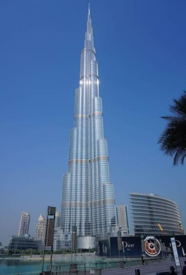 世界上最高的建筑是什么，哈利法塔高达828米楼层总数162层