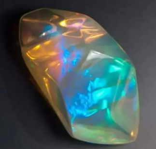 比钻石更美的石头，彩虹般的绚烂（光芒四射）